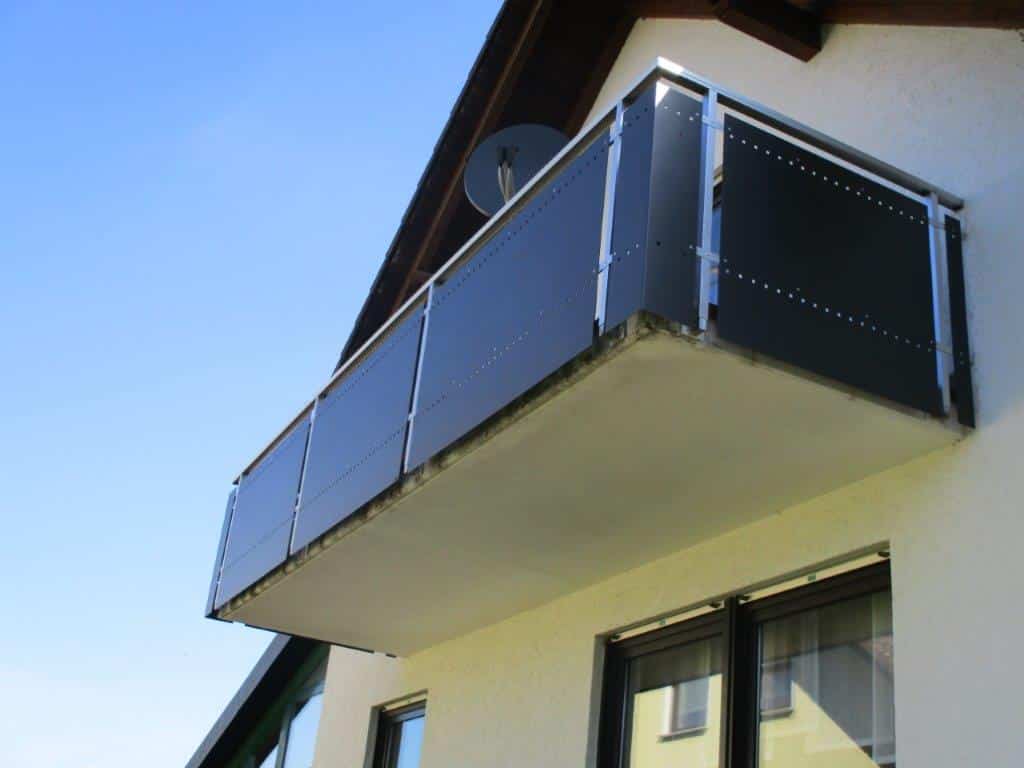 Balkon heller Himmel
